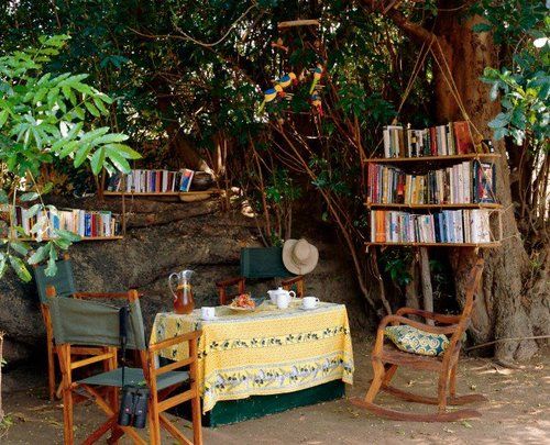 03bf23bf250b2103e6c137d0aca64faa--book-nooks-reading-nooks