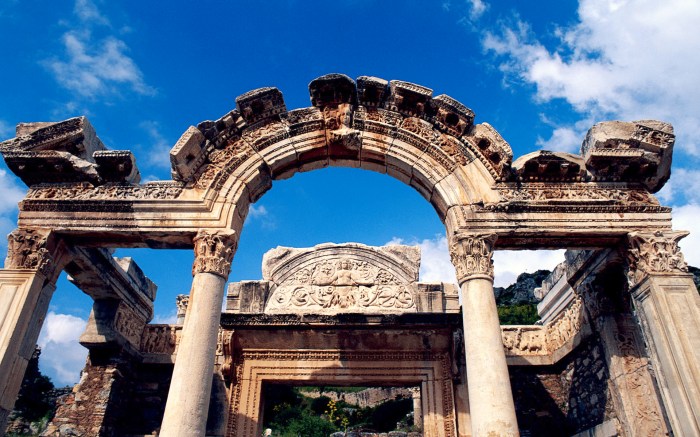 Hadrianus Tapinagi, Efes, Izmir, Türkiye (Temple of Hadrian, Eph