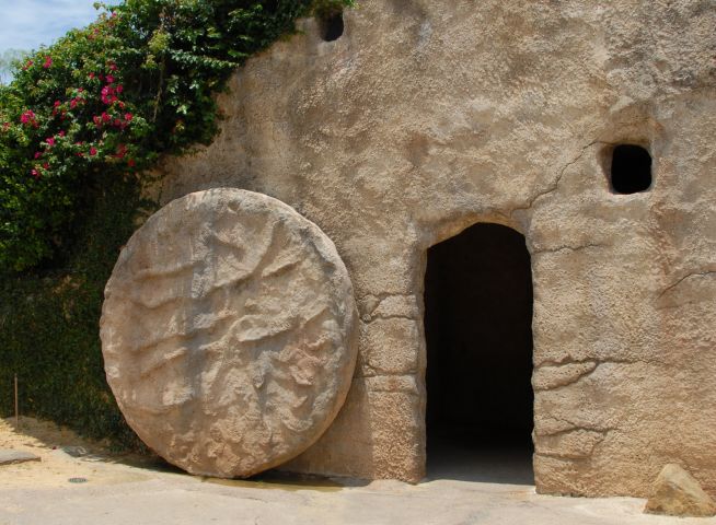 Who-is-the-first-woman-met-Lord-Jesus-after-resurrection